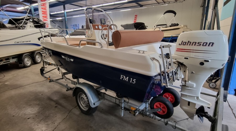 Rascala FM 15 met 40pk 4-takt EFI en trailer (z&eacute;&eacute;r netjes!)