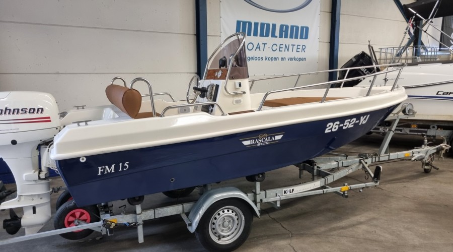 Rascala FM 15 met 40pk 4-takt EFI en trailer (z&eacute;&eacute;r netjes!)