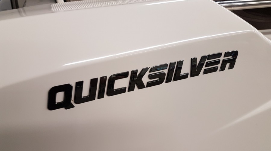 Quicksilver 605 Sundeck