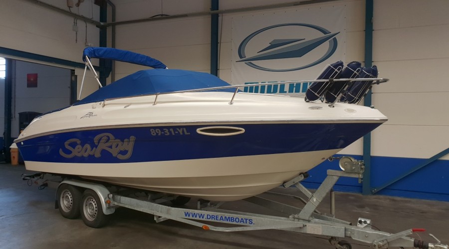 Sea Ray 215 Express Cruiser